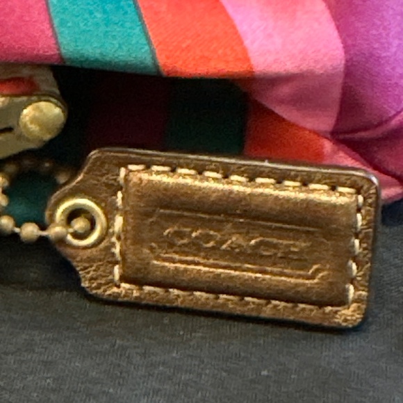 Coach legacy Multicolor Striped kiss lock Wristlet GUC with multiple items insid - Picture 11 of 14